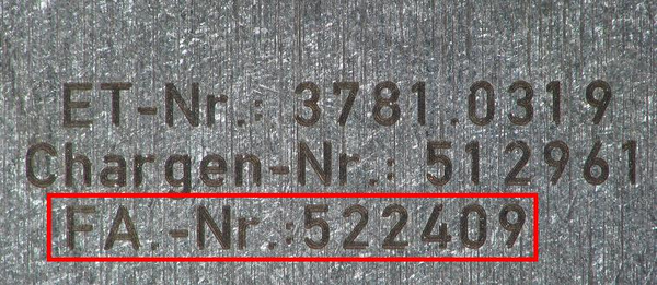 Abbildung Chargennummer und Fertigungsauftragsnummer auf einem Werkstück
